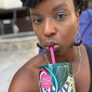 Meet your Posher, Ageli